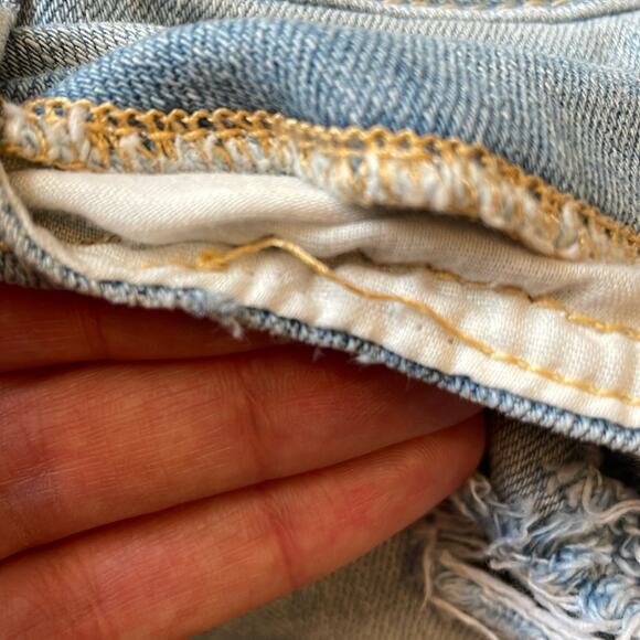 American Eagle Womens Jean Shorts Size 8 Distressed White Knit Design Light Wash - Picture 11 of 11